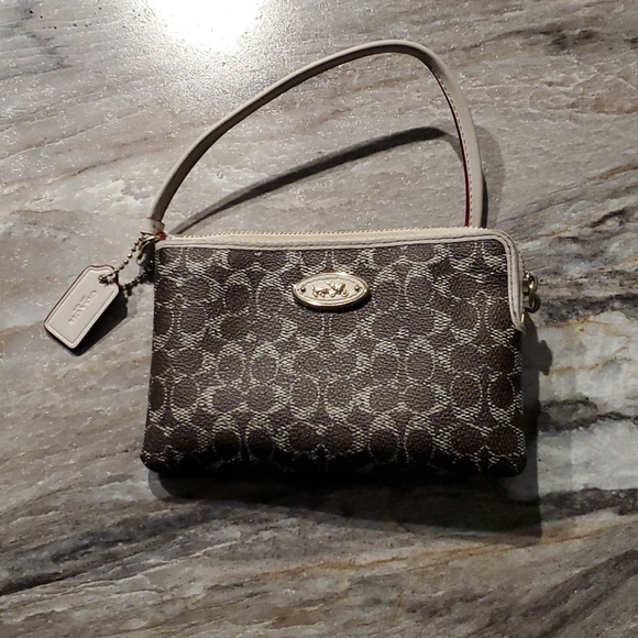 Coach Handbags - Coach wristlet